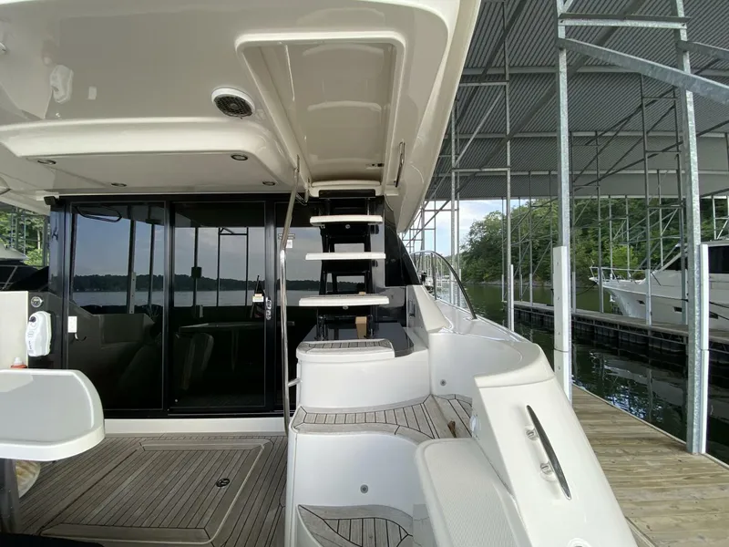 Slide: The Image of Sea Ray 510 FLY 2016 - 7