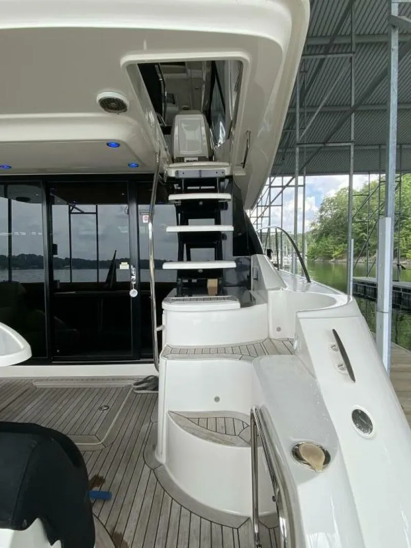 Slide: The Image of Sea Ray 510 FLY 2016 - 8