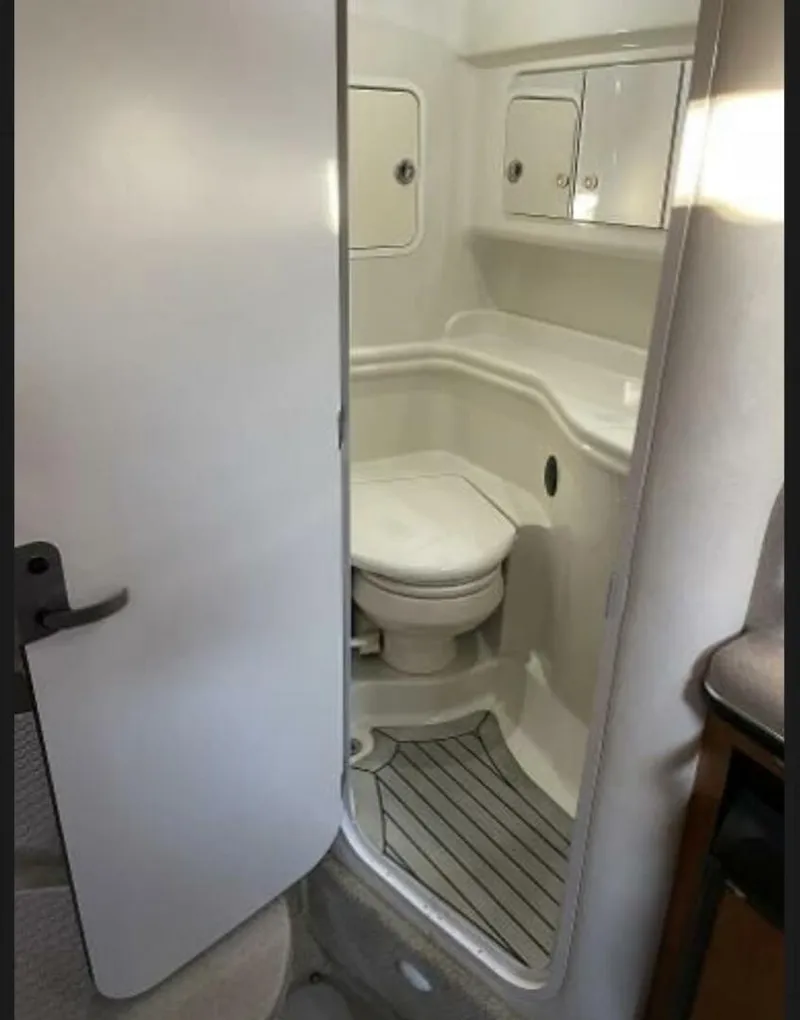 Slide: The Image of Sea Ray 320 Sundancer 2006 - 25