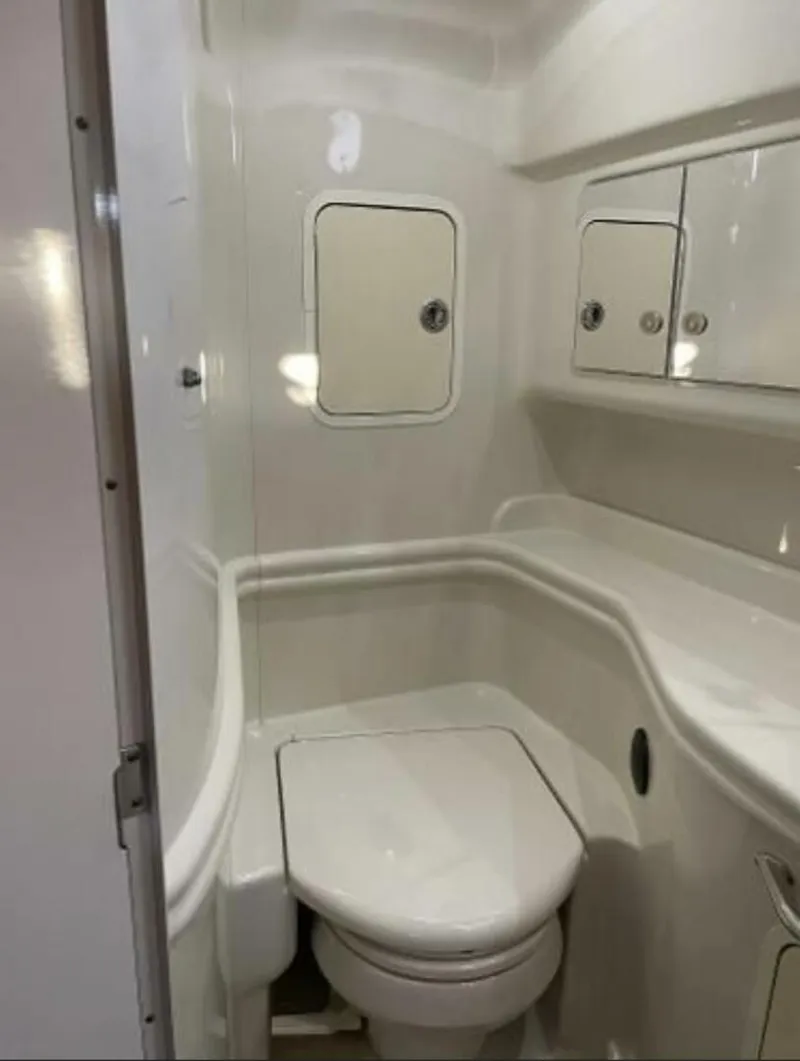 Slide: The Image of Sea Ray 320 Sundancer 2006 - 26