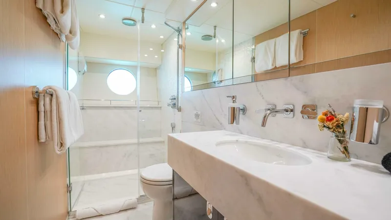 Slide: The Image of Sunseeker 75 Yacht 2016 - 40