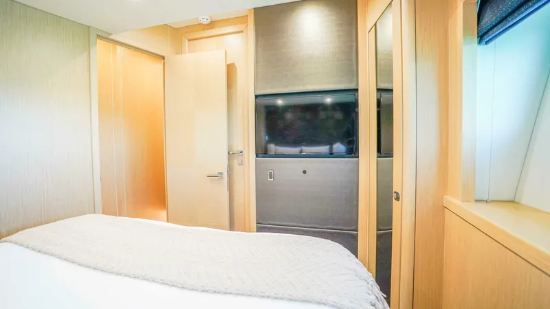 Slide: The Image of Sunseeker 75 Yacht 2016 - 50