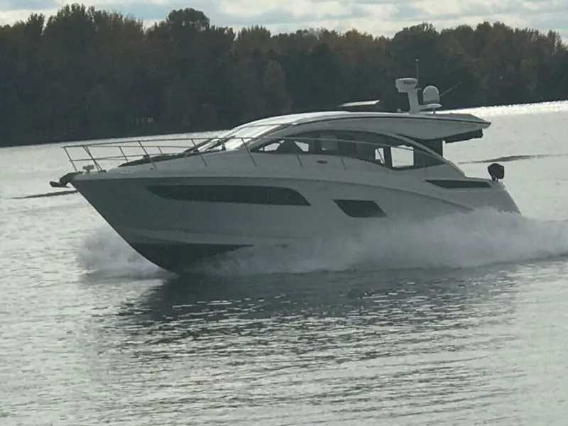 The Image of Sea Ray 400 Sundancer 2017 - 0