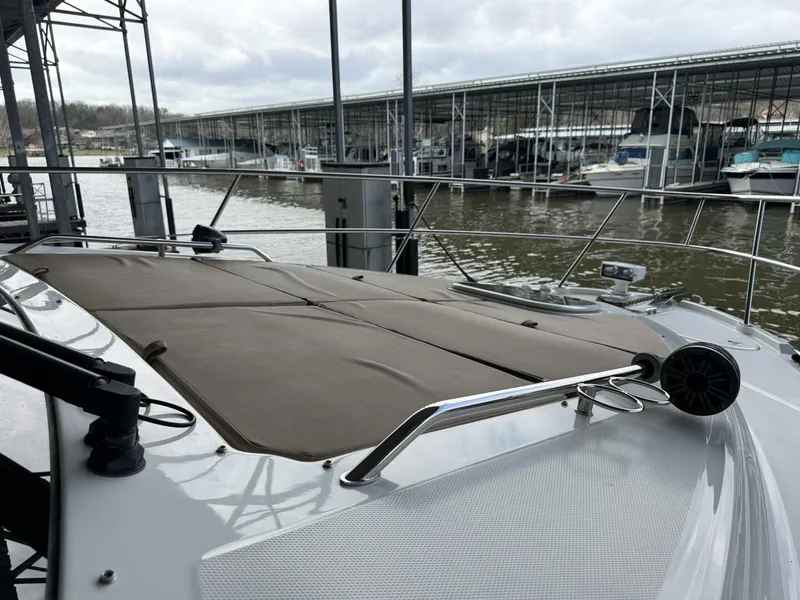 Slide: The Image of Sea Ray 400 Sundancer 2017 - 17