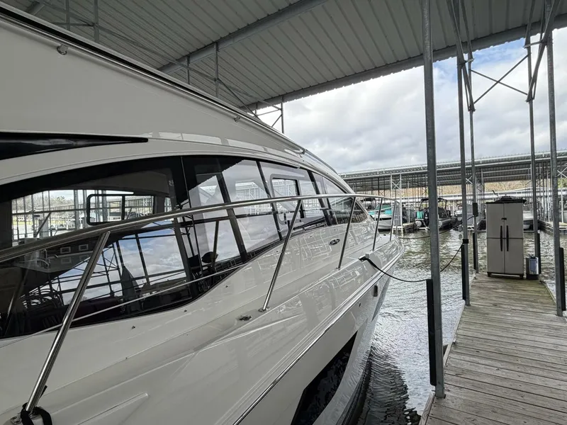 Slide: The Image of Sea Ray 400 Sundancer 2017 - 22