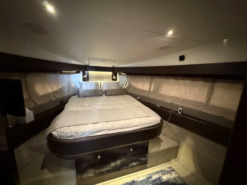 Slide: The Image of Sea Ray 400 Sundancer 2017 - 26