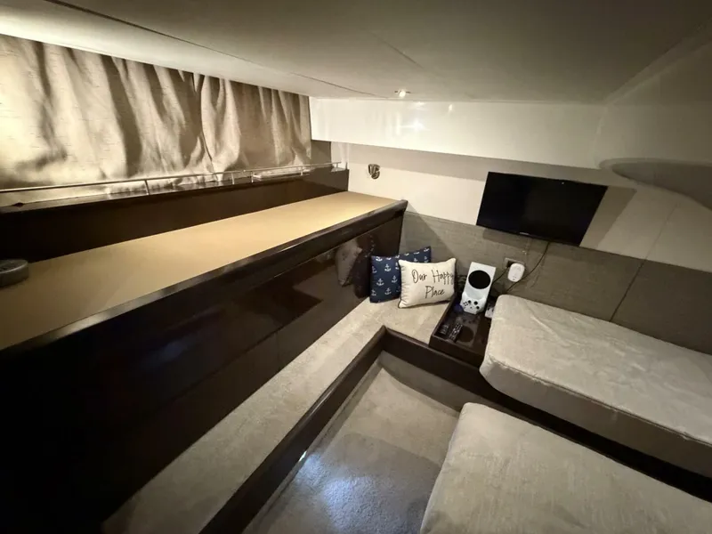 Slide: The Image of Sea Ray 400 Sundancer 2017 - 29