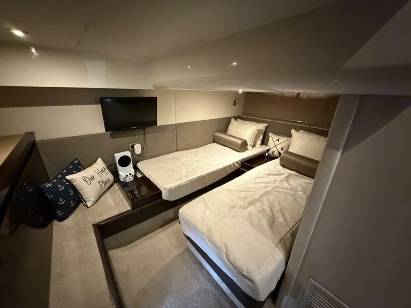 Slide: The Image of Sea Ray 400 Sundancer 2017 - 30
