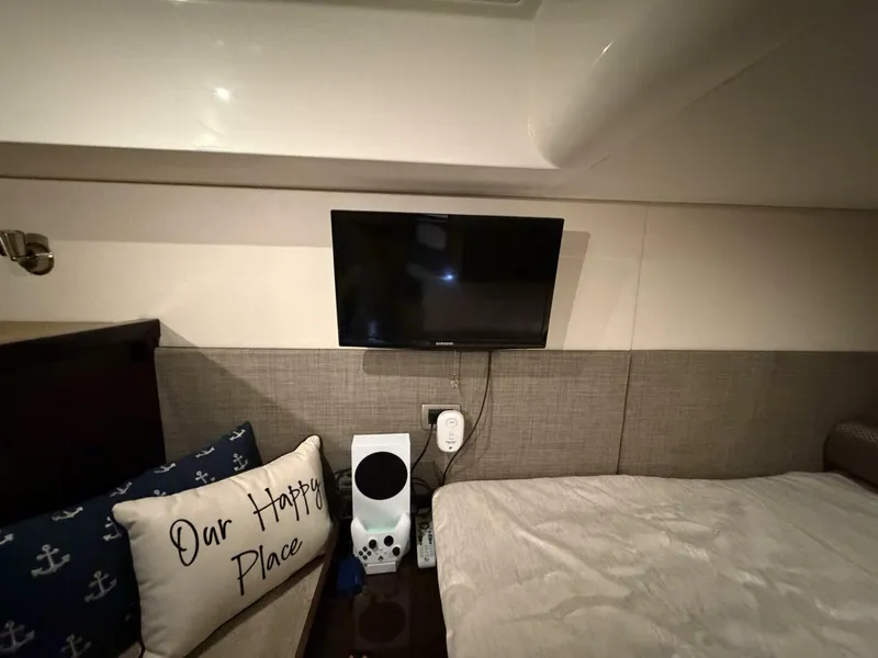 Slide: The Image of Sea Ray 400 Sundancer 2017 - 31