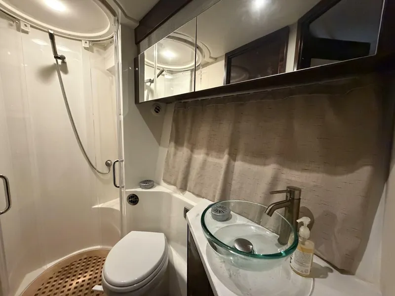 Slide: The Image of Sea Ray 400 Sundancer 2017 - 32