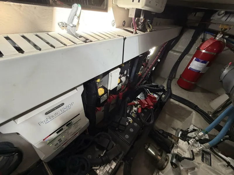 Slide: The Image of Sea Ray 400 Sundancer 2017 - 36