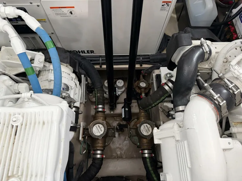 Slide: The Image of Sea Ray 400 Sundancer 2017 - 43