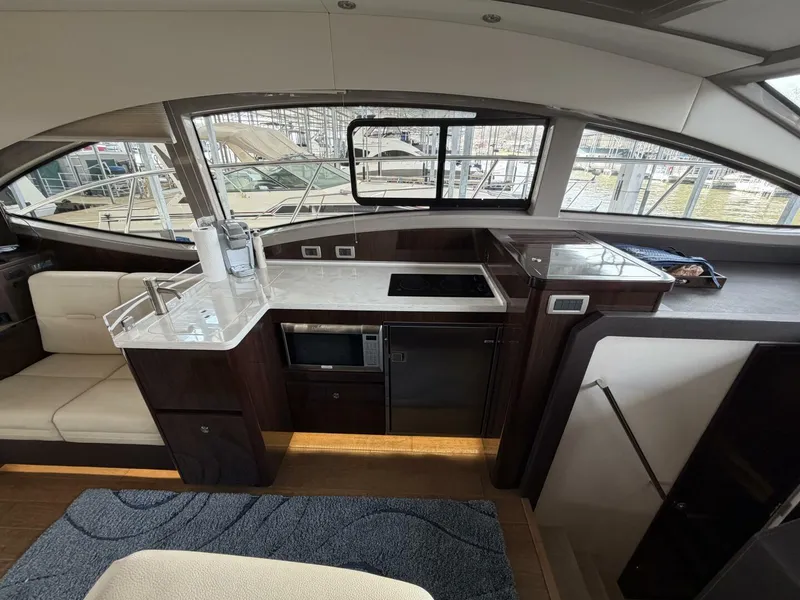 Slide: The Image of Sea Ray 400 Sundancer 2017 - 9