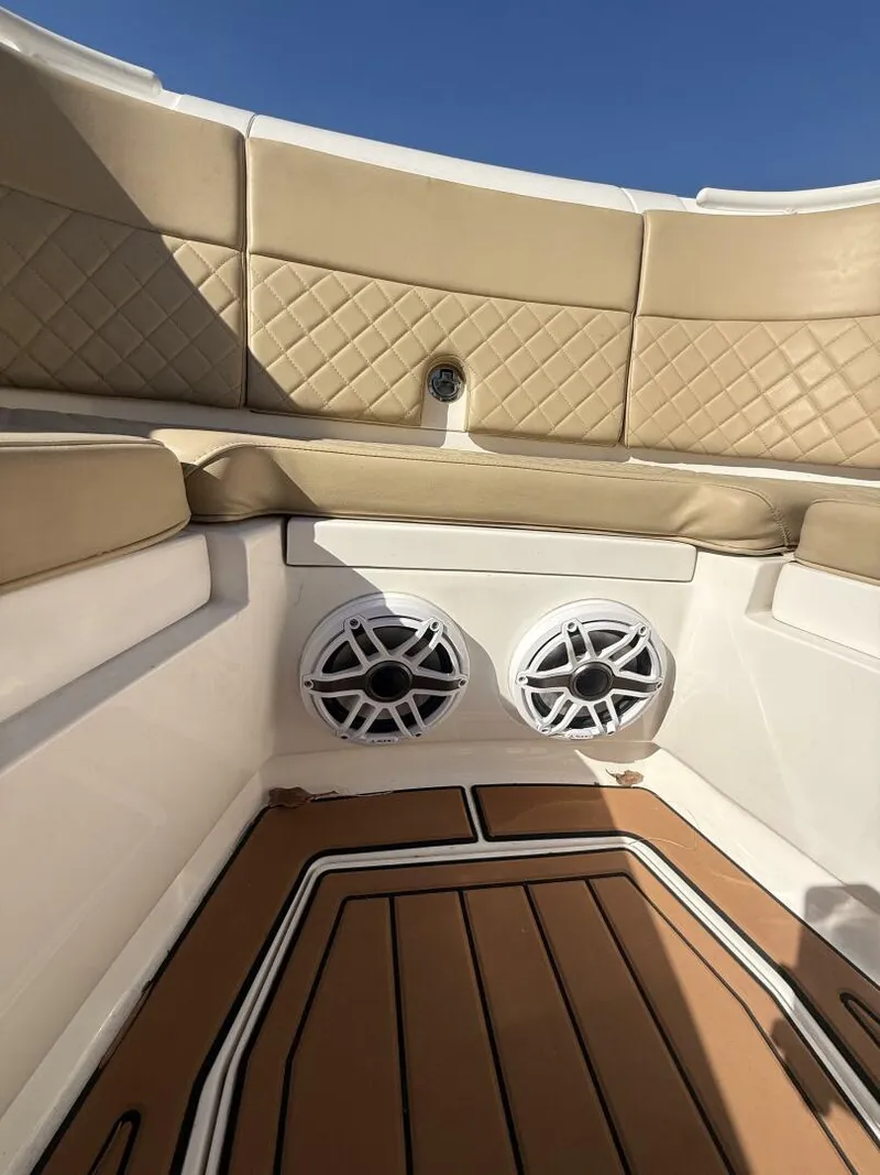 Slide: The Image of Intrepid 345 Nomad FE 2019 - 14