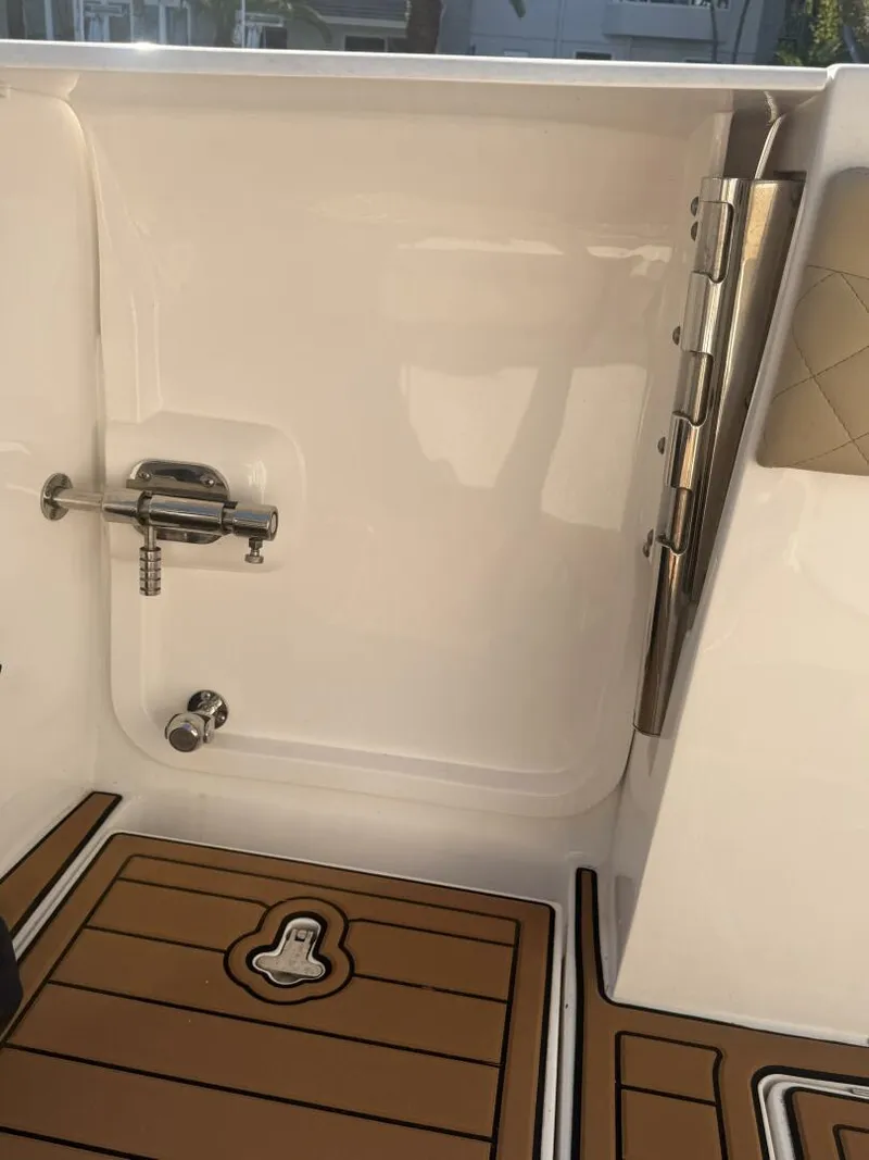 Slide: The Image of Intrepid 345 Nomad FE 2019 - 18