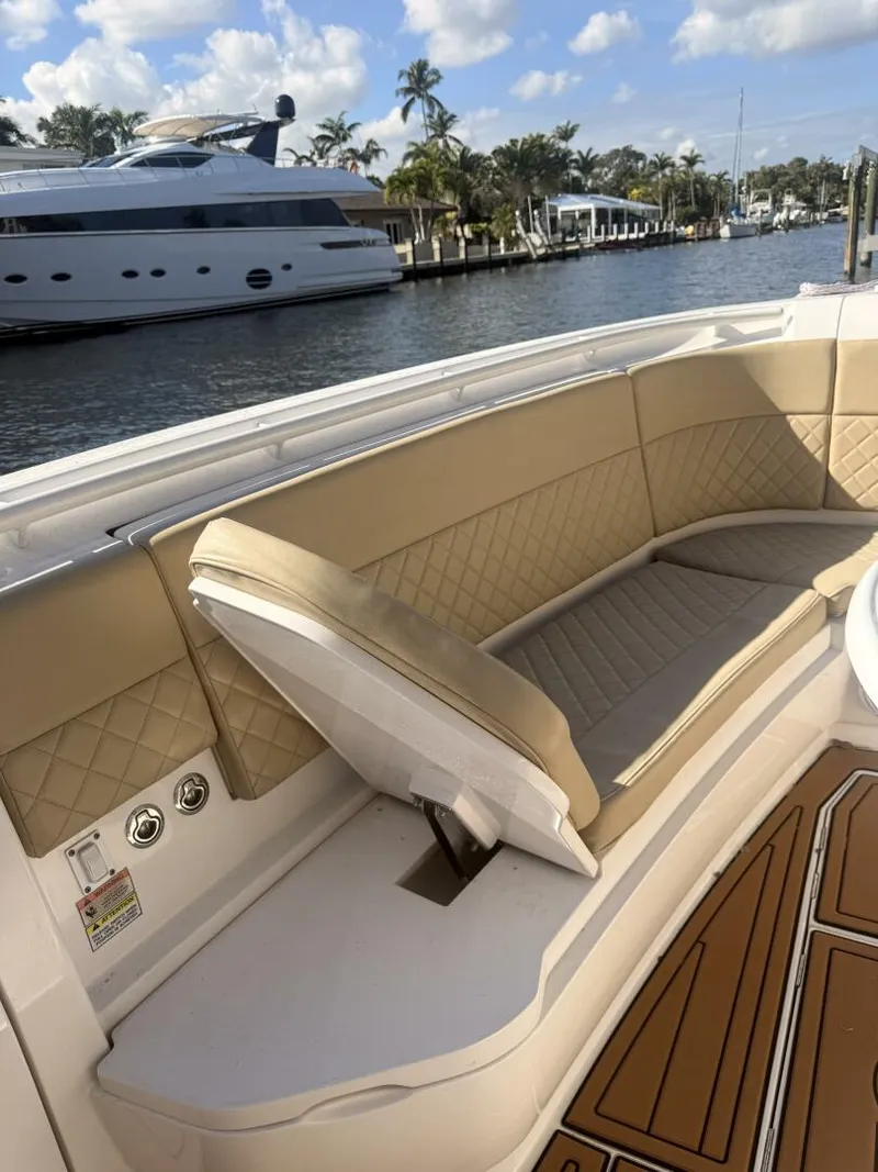 Slide: The Image of Intrepid 345 Nomad FE 2019 - 23