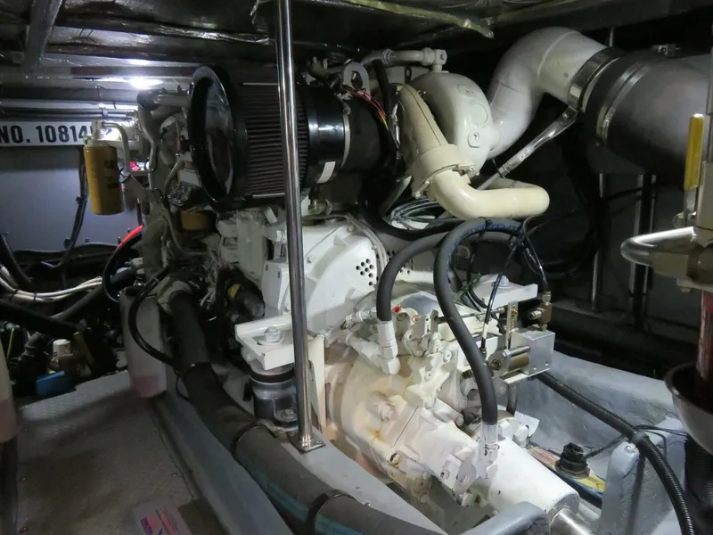 Slide: The Image of Sea Ray 480 Sedan Bridge 1999 - 10