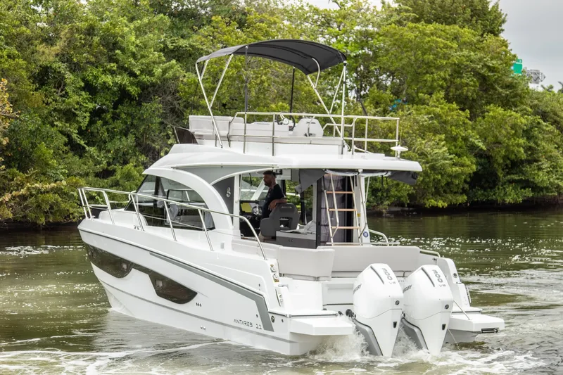 Slide: The Image of Beneteau Antares 11 2026 - 2