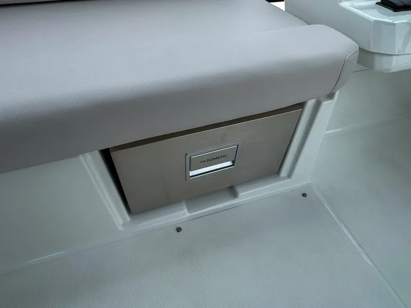 Slide: The Image of Beneteau Antares 11 2026 - 28