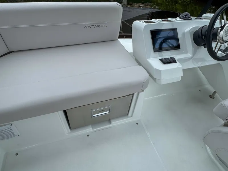 Slide: The Image of Beneteau Antares 11 2026 - 29