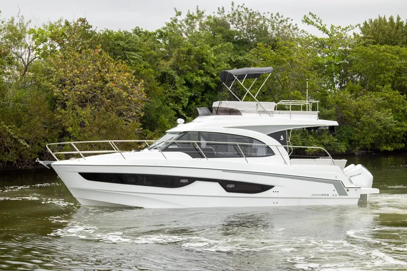 Slide: The Image of Beneteau Antares 11 2026 - 34