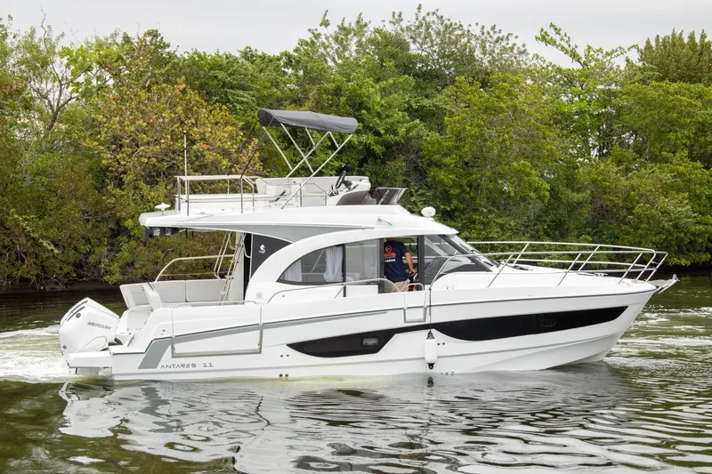 Slide: The Image of Beneteau Antares 11 2026 - 35