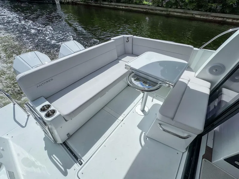 Slide: The Image of Beneteau Antares 9 2026 - 10