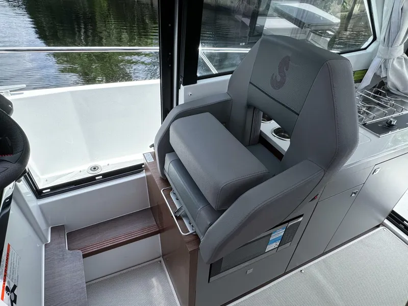 Slide: The Image of Beneteau Antares 9 2026 - 16
