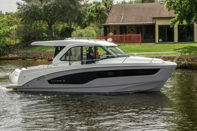 Slide: The Image of Beneteau Antares 9 2026 - 4
