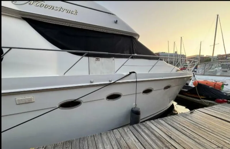 Slide: The Image of Carver Yachts 530 Voyager 1998 - 10