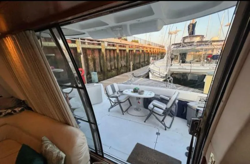 Slide: The Image of Carver Yachts 530 Voyager 1998 - 15