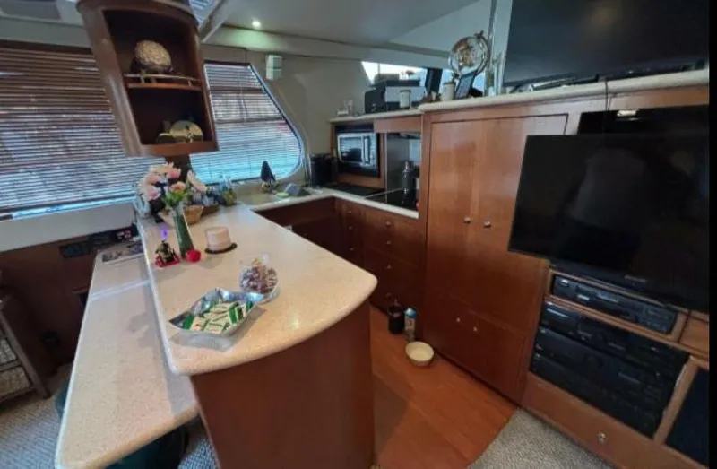 Slide: The Image of Carver Yachts 530 Voyager 1998 - 21