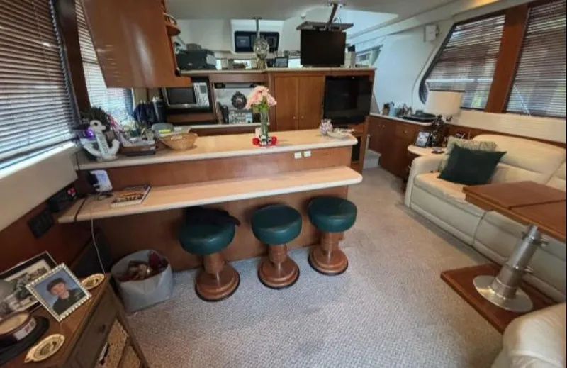 Slide: The Image of Carver Yachts 530 Voyager 1998 - 23
