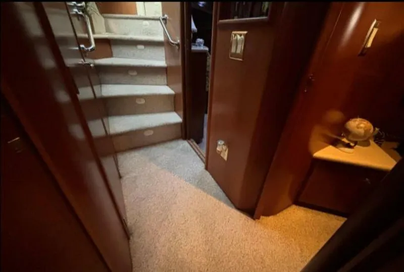 Slide: The Image of Carver Yachts 530 Voyager 1998 - 26