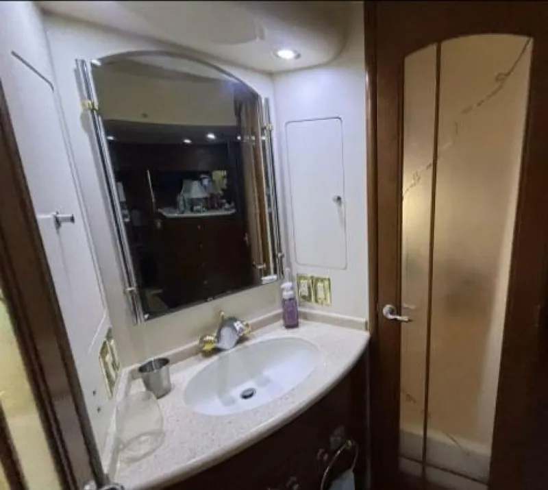Slide: The Image of Carver Yachts 530 Voyager 1998 - 34