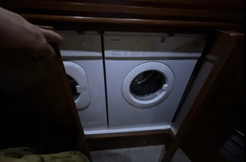 Slide: The Image of Carver Yachts 530 Voyager 1998 - 36