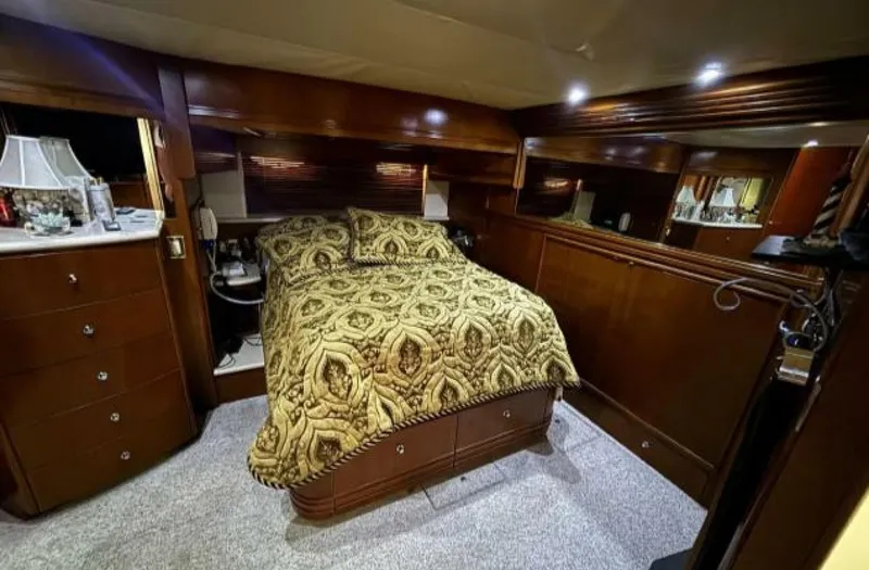 Slide: The Image of Carver Yachts 530 Voyager 1998 - 37