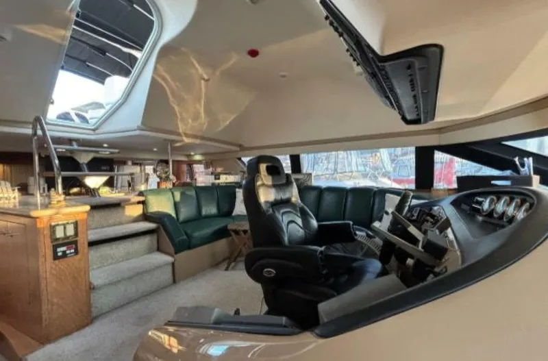 Slide: The Image of Carver Yachts 530 Voyager 1998 - 38