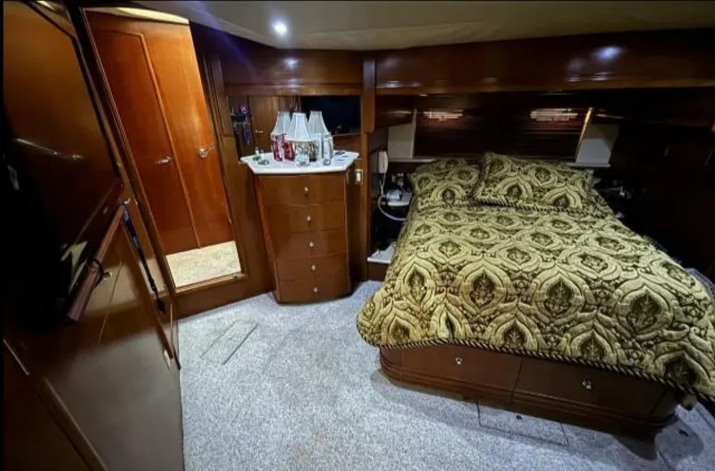 Slide: The Image of Carver Yachts 530 Voyager 1998 - 5