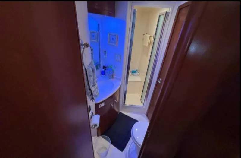 Slide: The Image of Carver Yachts 530 Voyager 1998 - 6