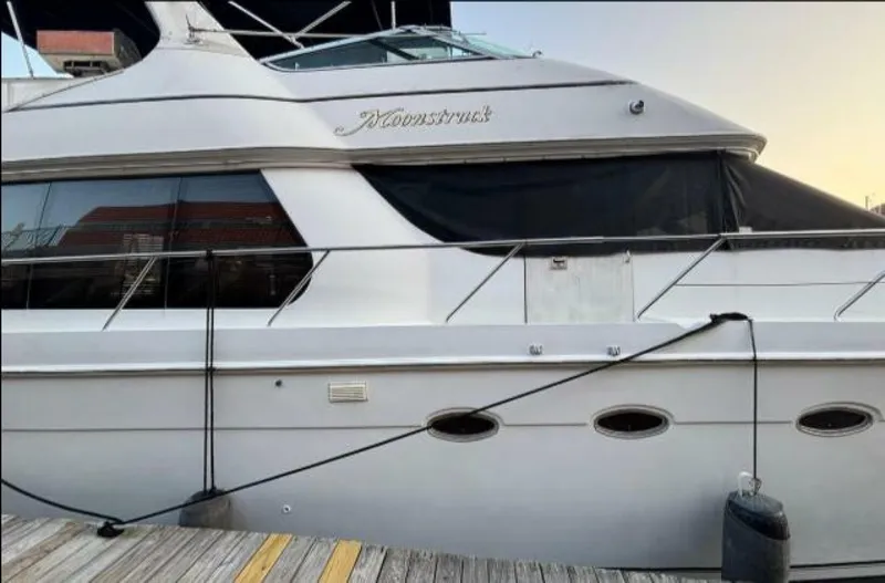 Slide: The Image of Carver Yachts 530 Voyager 1998 - 9
