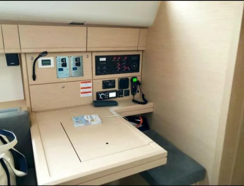 Slide: The Image of Jeanneau 54 2018 - 23