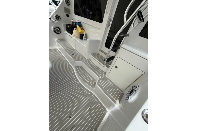 Slide: The Image of Hatteras GT54 2013 - 6