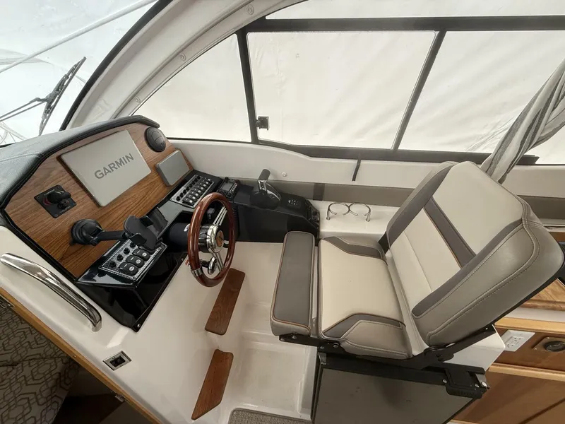 Slide: The Image of Cutwater C-24 2022 - 25