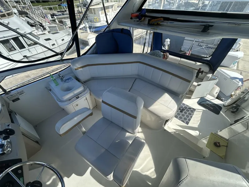 Slide: The Image of Carver Yachts 366 MY 2005 - 21