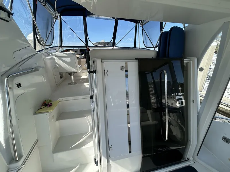 Slide: The Image of Carver Yachts 366 MY 2005 - 23