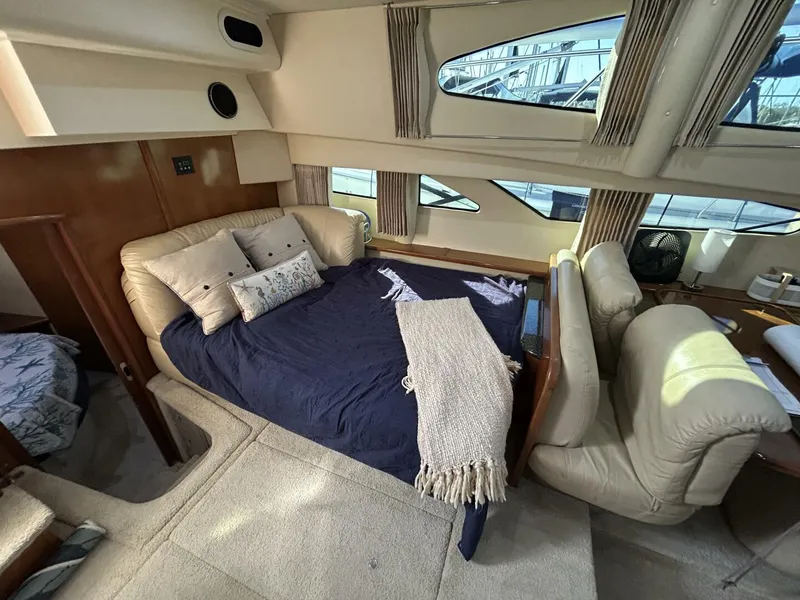 Slide: The Image of Carver Yachts 366 MY 2005 - 30