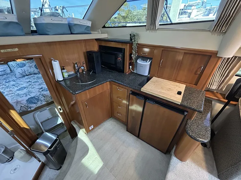 Slide: The Image of Carver Yachts 366 MY 2005 - 34