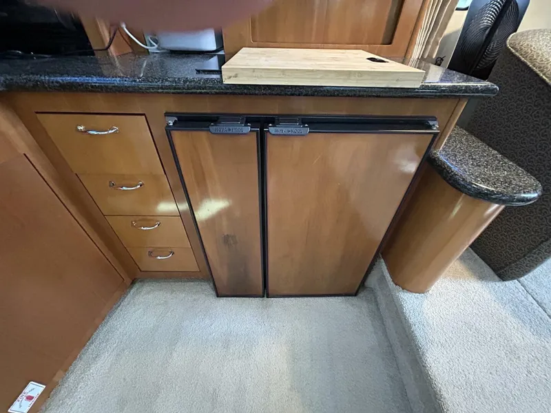 Slide: The Image of Carver Yachts 366 MY 2005 - 35