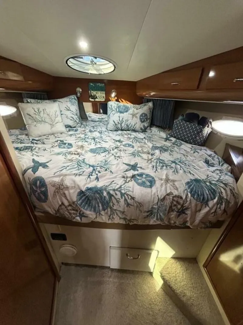 Slide: The Image of Carver Yachts 366 MY 2005 - 48